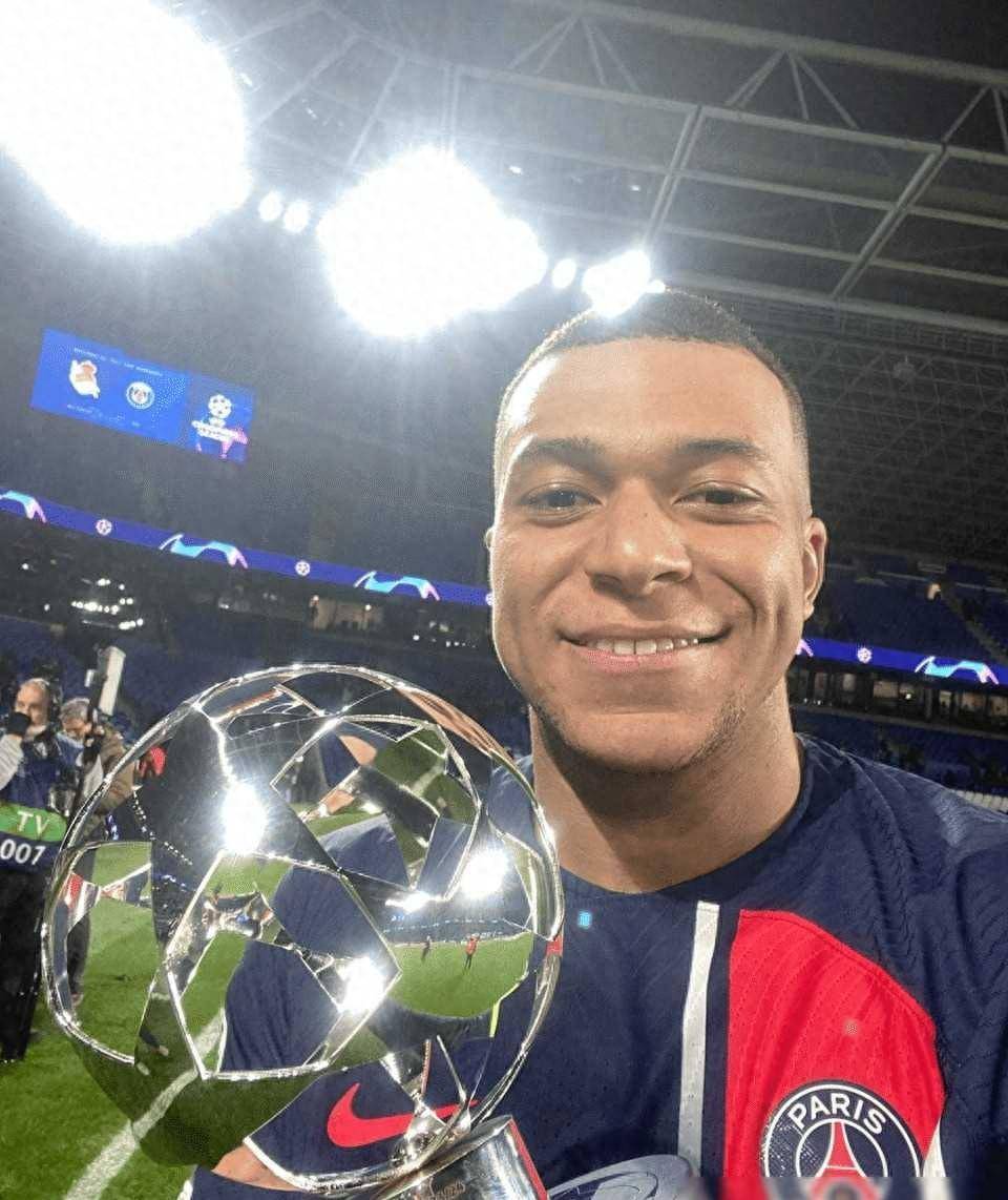 开云体育-姆巴佩在SKT比赛中持续失利，出色发挥引发热议！全场沸腾不已的简单介绍